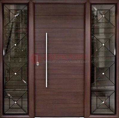 Современная коричневая уличная дверь со стеклом и ковкой ДСК-141